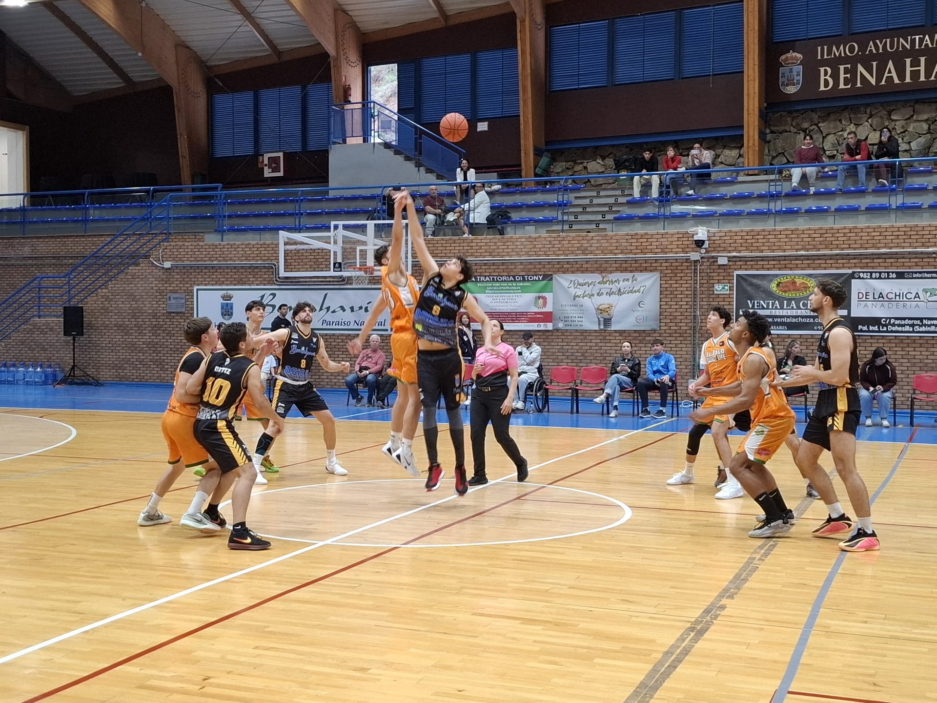 CRÓNICA | NACIONAL N1 MASC. T25/26 | J24ª | El CB Benahavís pierde en casa ante el CB El Palo por 71 a 87

Encuentro competido ante el 2º Clasificado, que tuvo lugar el pasado sábado 11 de abril de 2026, a las 19:00h, en el Colisseum Spartans.

El partido:

A pesar del resultado final, el partido estuvo muy disputado por ambos contendientes, y el ultimo cuarto fue determinante para que los del Palo se llevaran la victoria.

Parciales:

1) 21 a 25
2) 21 a 26
3) 17 a 19
4) 12 a 17

Toca seguir hasta el final, levantar cabeza de nuevo y trabajar duro, a pesar de las bajas y las dificultades.

Buena actitud a pesar de todo, con un grupo muy unido y con ganas de seguir mejorando, con la vista puesta en los dos compromisos deportivos que les restan.

El próximo encuentro se disputará de nuevo en el Colisseum Spartans de Benahavis, el sábado 18 de abril 2026, a partir de las 19:00 horas, frente al CB BENALMADENA.

¡¡ No se lo pierdan !!

GOSPARTANS
Benahavis_es_BALONCESTO