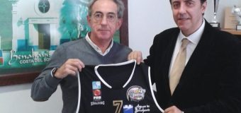 Presentación en el Ayuntamiento de la nueva imagen de la equipación del equipo EBA de Benahavis