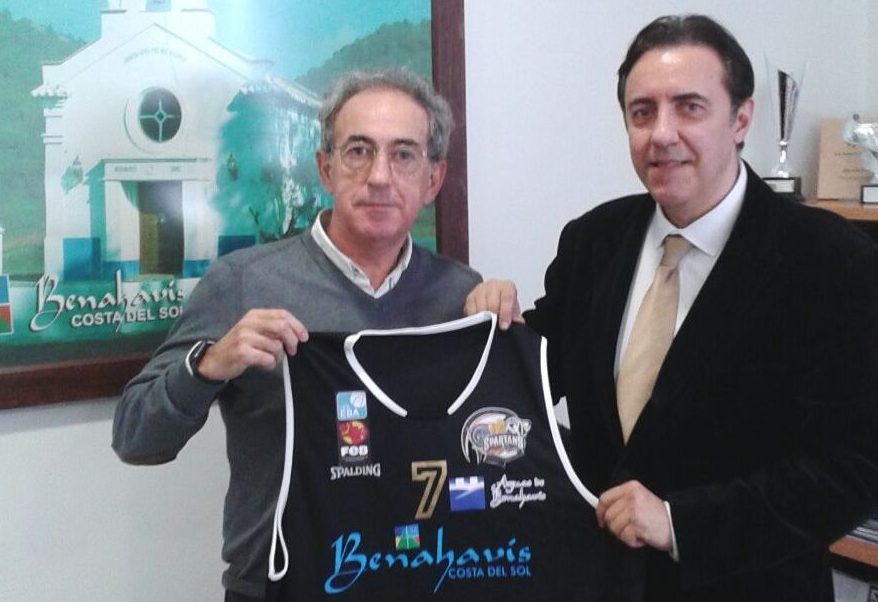 Presentación en el Ayuntamiento de la nueva imagen de la equipación del equipo EBA de Benahavis